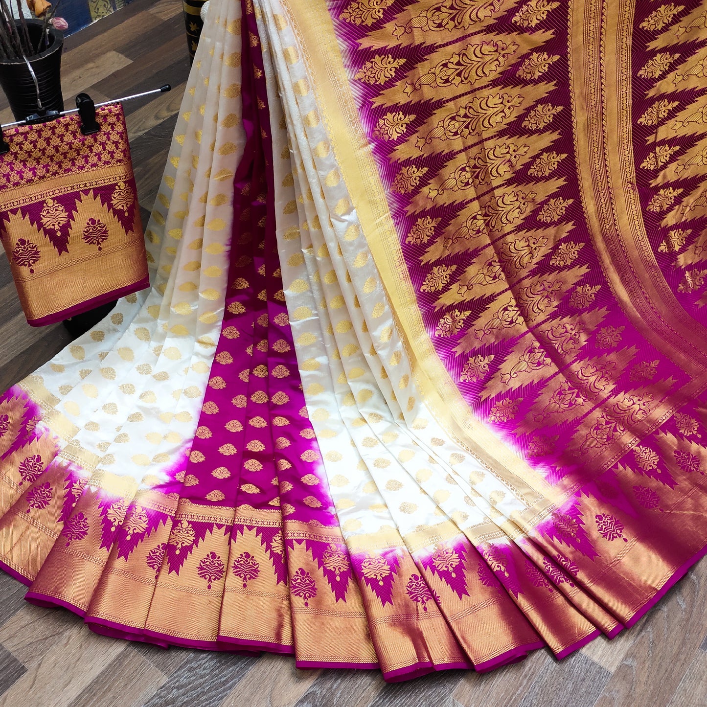 Women's Rich Look Wedding Wear Banarasi Silk Saree With Patli Pallu