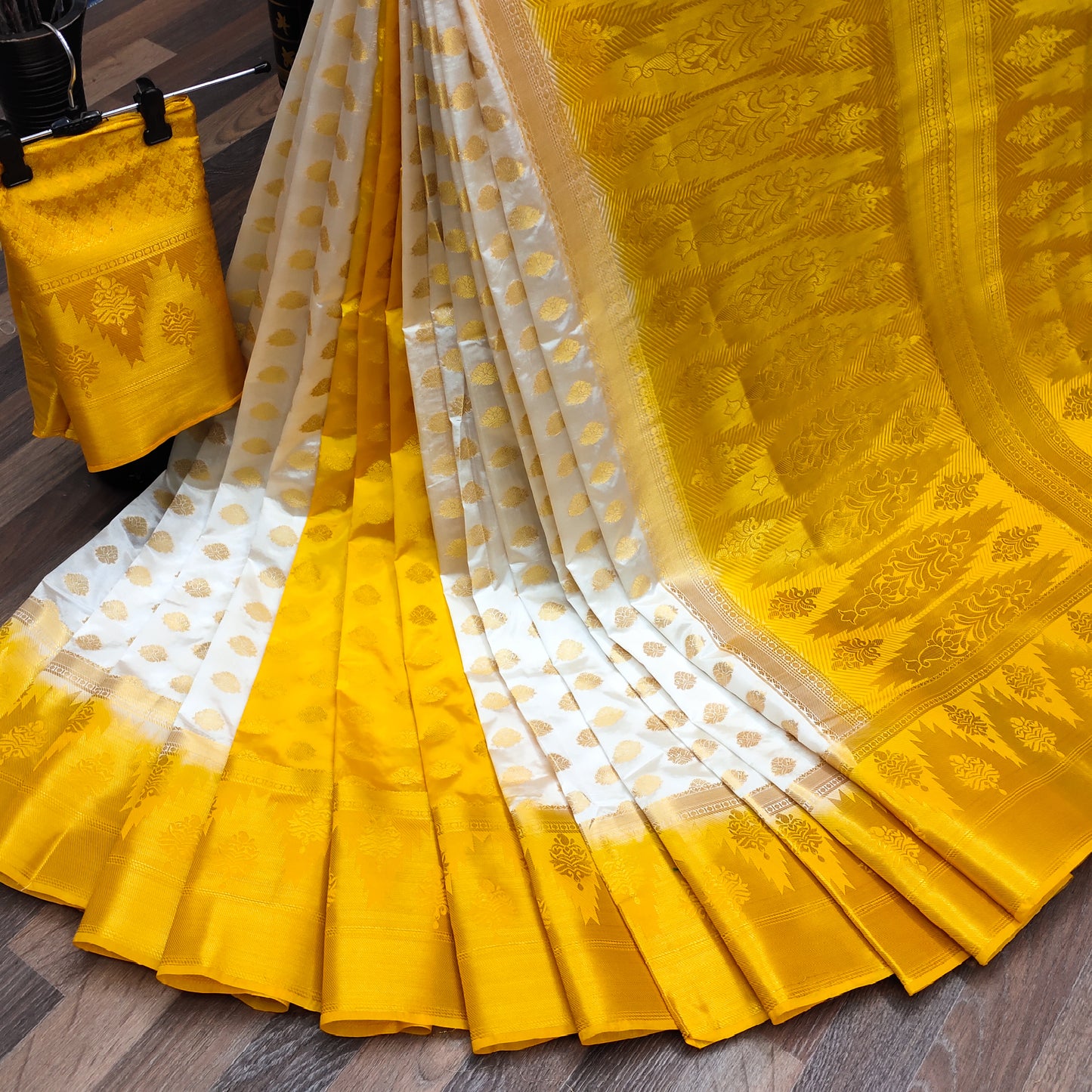 Women's Rich Look Wedding Wear Banarasi Silk Saree With Patli Pallu