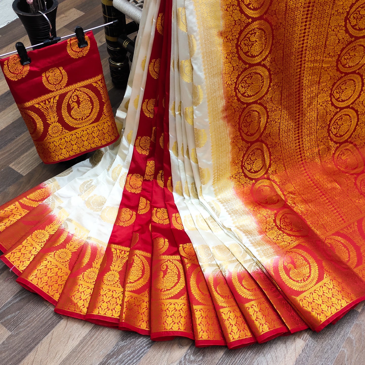 Women's Exclusive Collection Of Balaton Silk Saree With Contrast Border