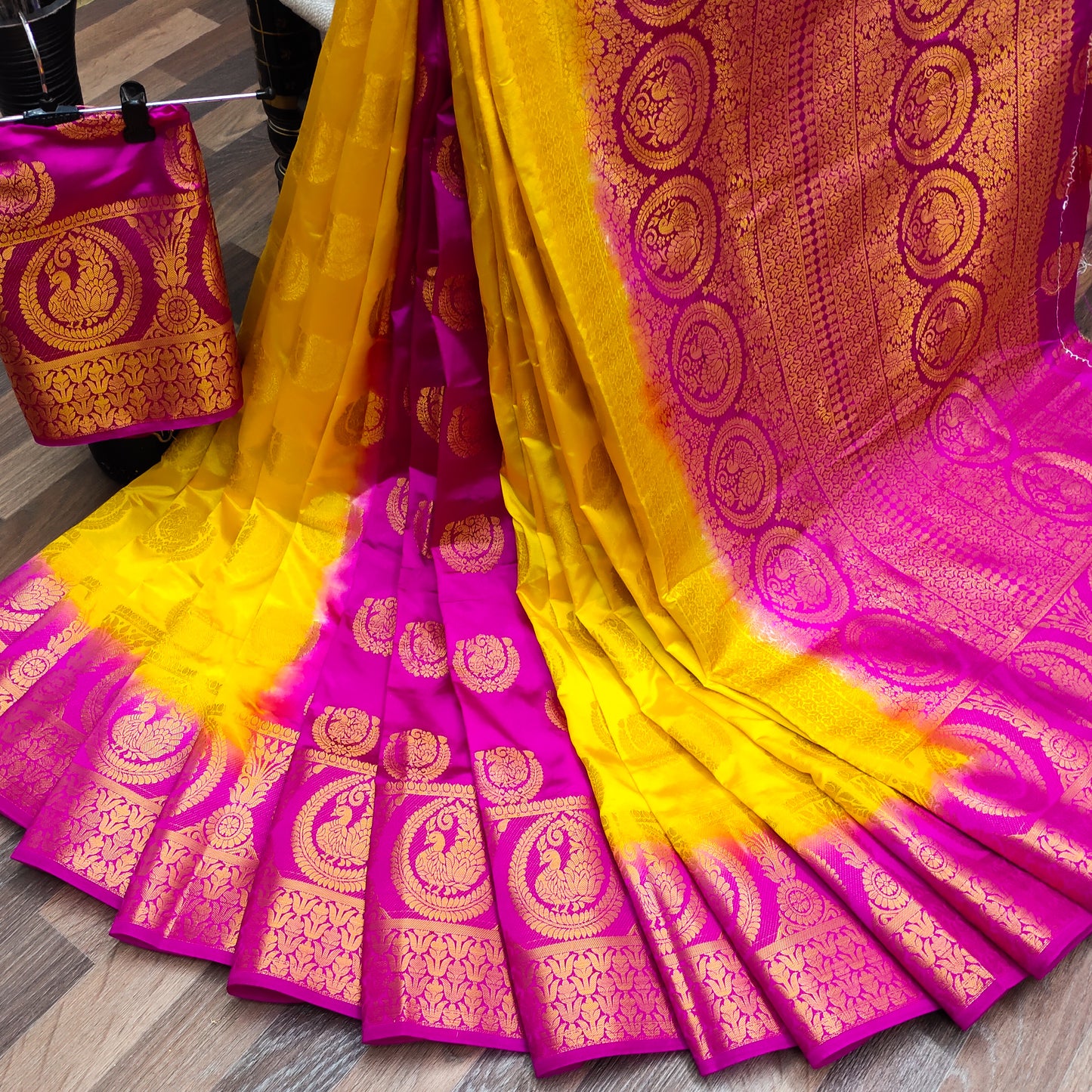 Women's Exclusive Collection Of Balaton Silk Saree With Contrast Border