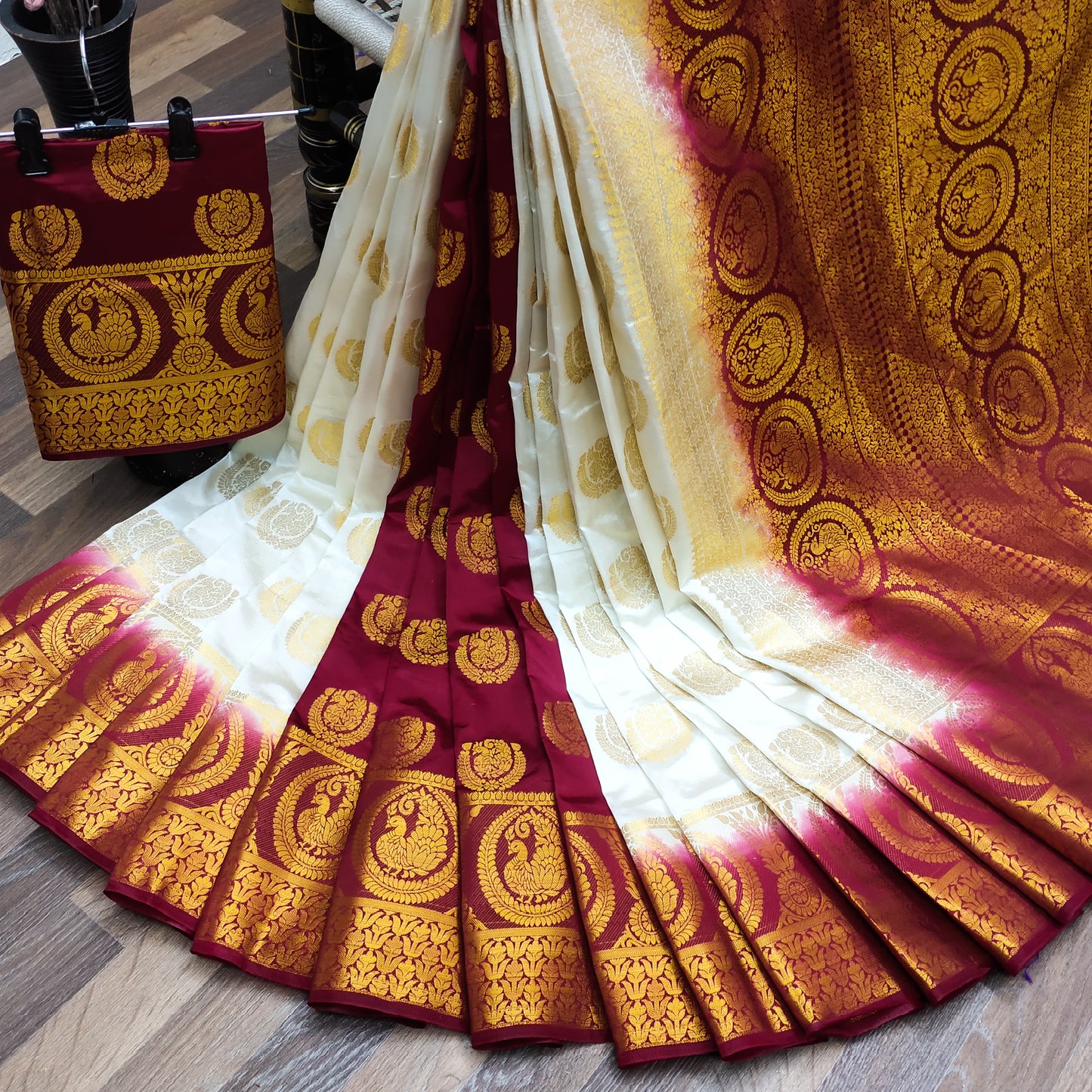 Women's Exclusive Collection Of Balaton Silk Saree With Contrast Border