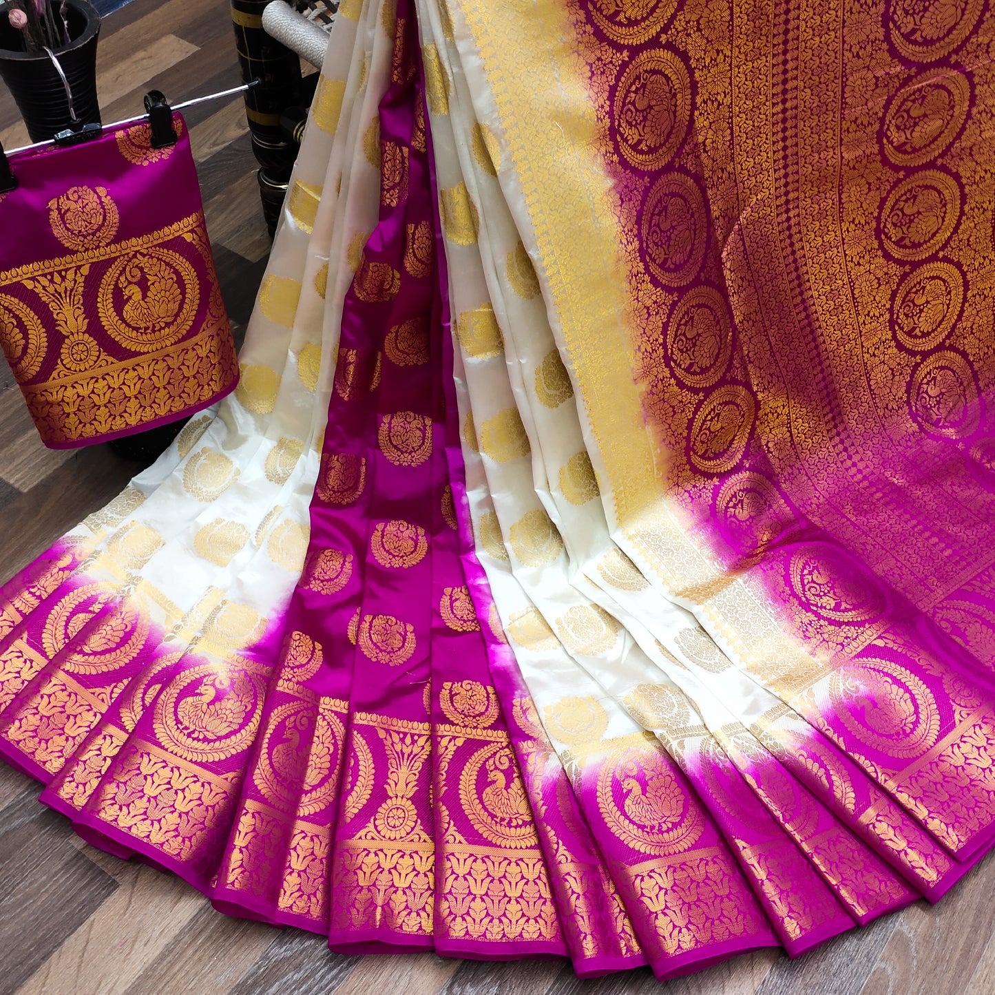 Women's Exclusive Collection Of Balaton Silk Saree With Contrast Border