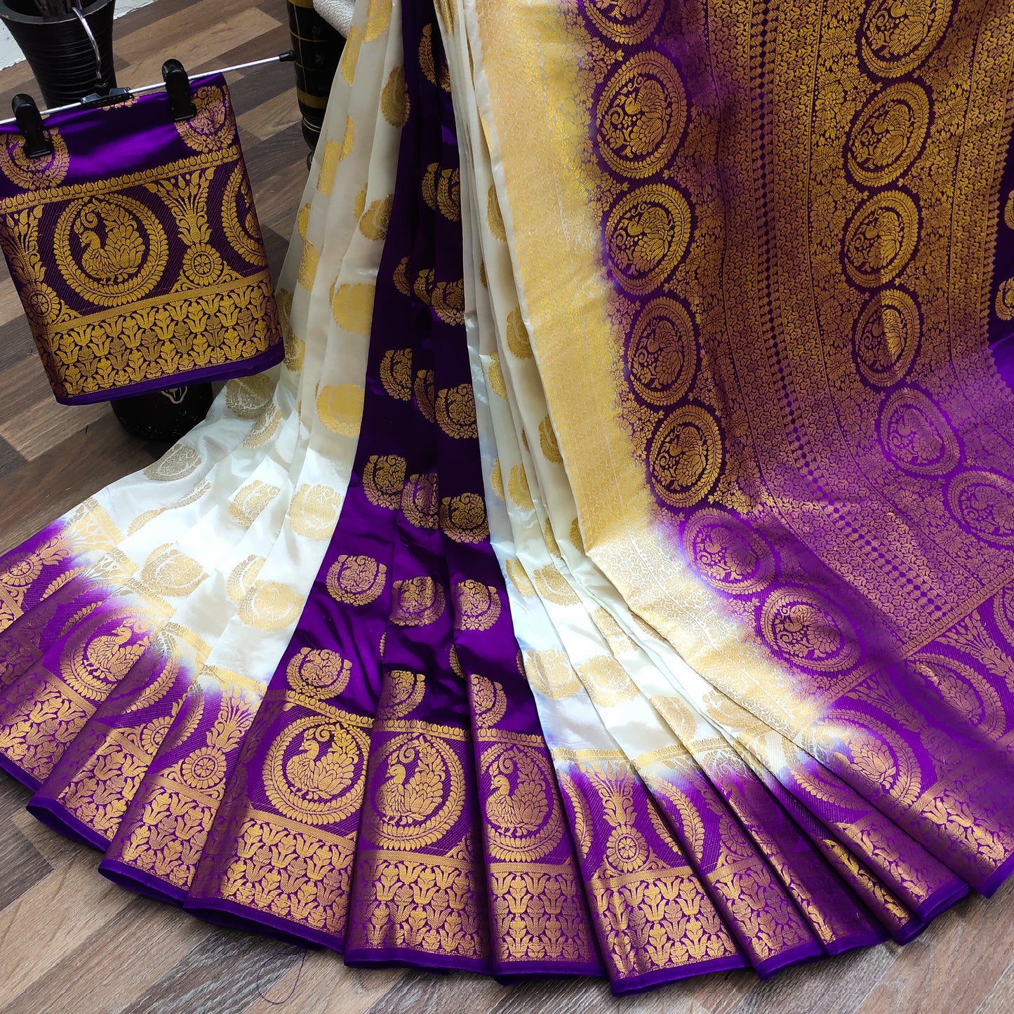 Women's Exclusive Collection Of Balaton Silk Saree With Contrast Border