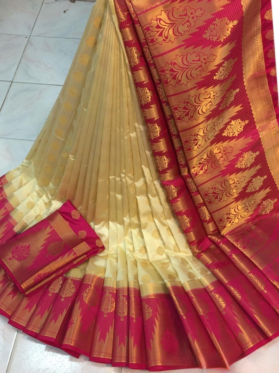 Women's Attractive Kanjivaram Silk Saree With Zari Butta