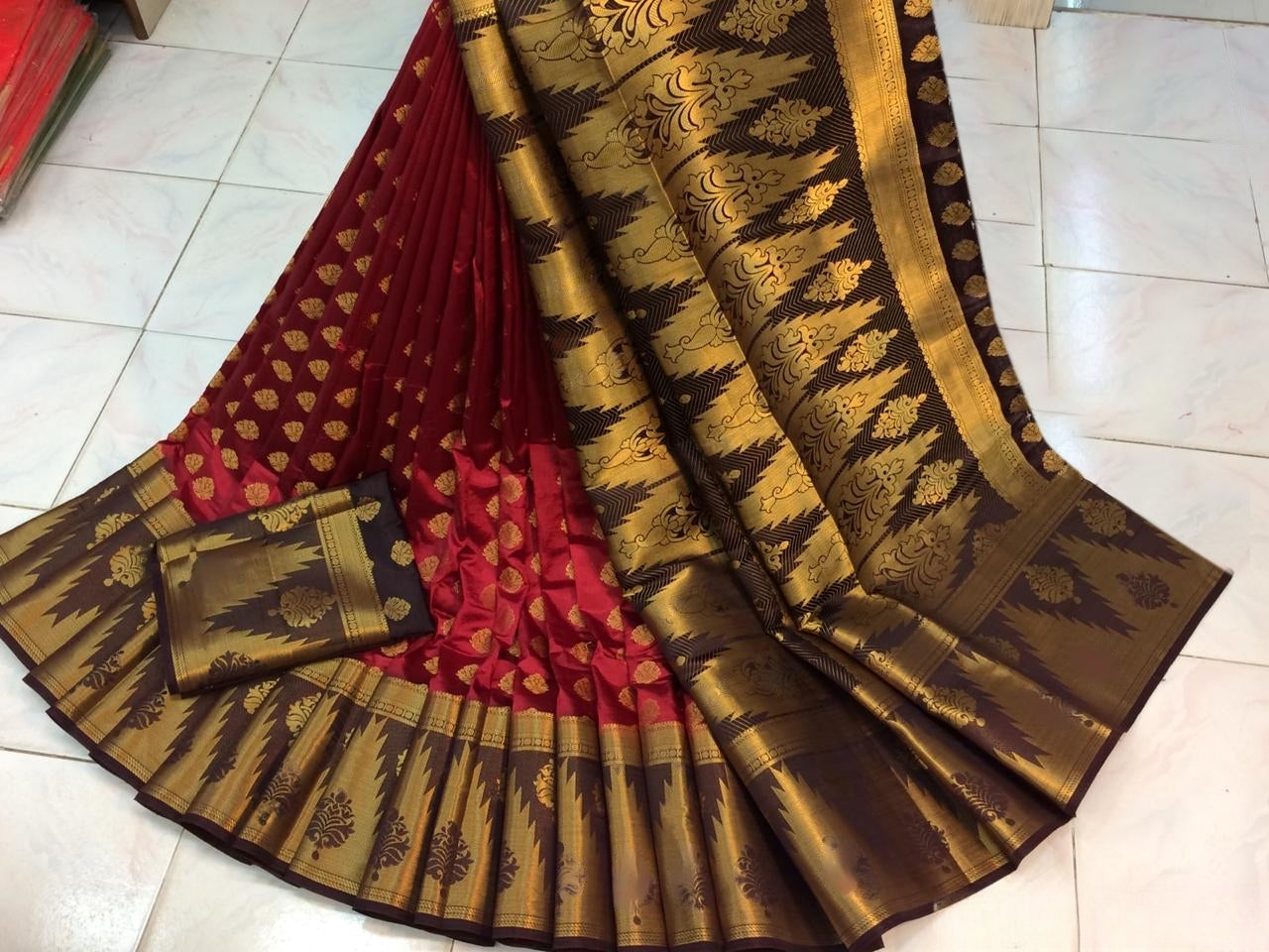 Women's Attractive Kanjivaram Silk Saree With Zari Butta