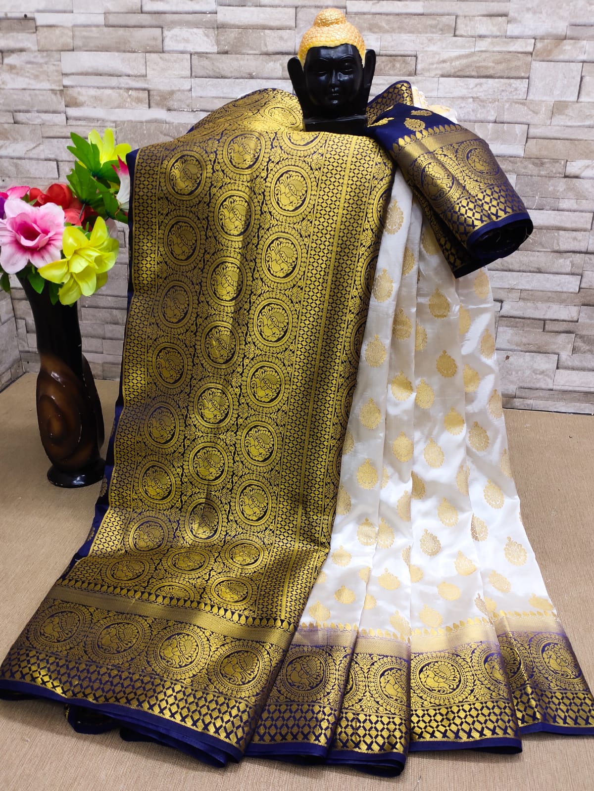 Women's Admirable Banarasi Silk Saree With Contrast Rich Pallu