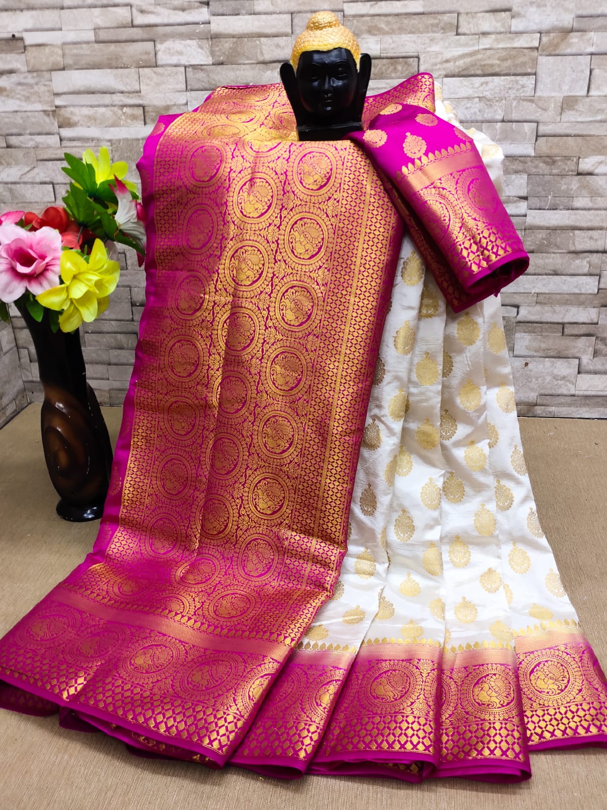 Women's Admirable Banarasi Silk Saree With Contrast Rich Pallu