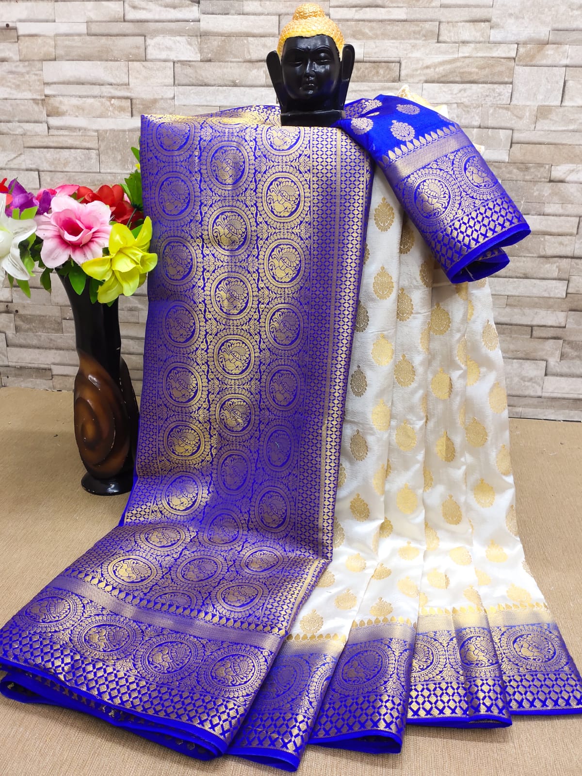 Women's Admirable Banarasi Silk Saree With Contrast Rich Pallu