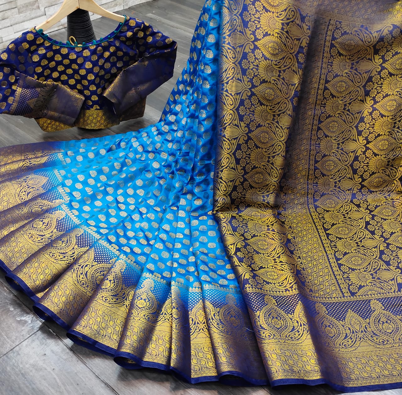 Women's Exquisite Wedding Wear Art Silk Saree With Classy Zari Butta