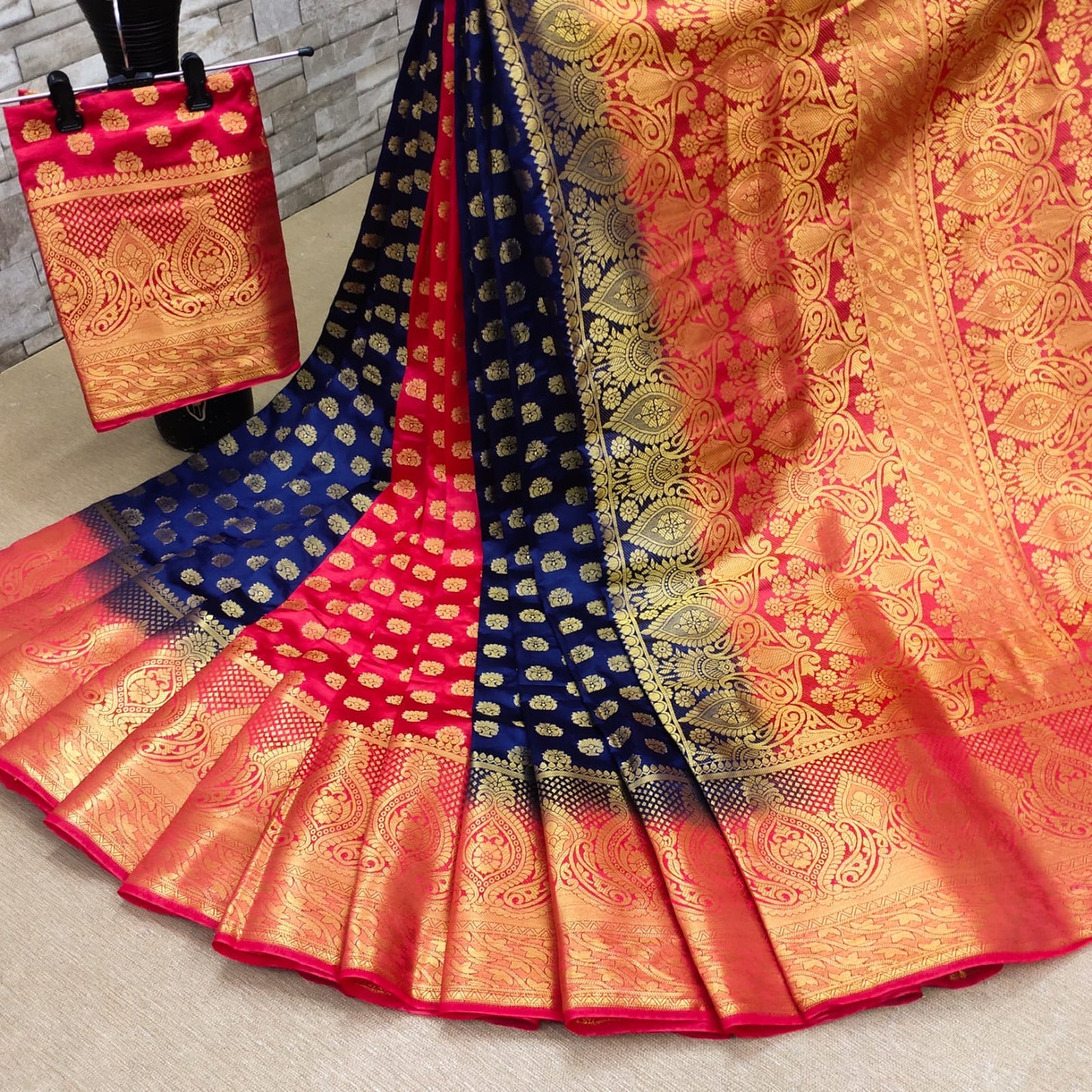 Women's Gorgeous Kanjivaram Jacquard Silk Saree With Beautiful Patli Pallu