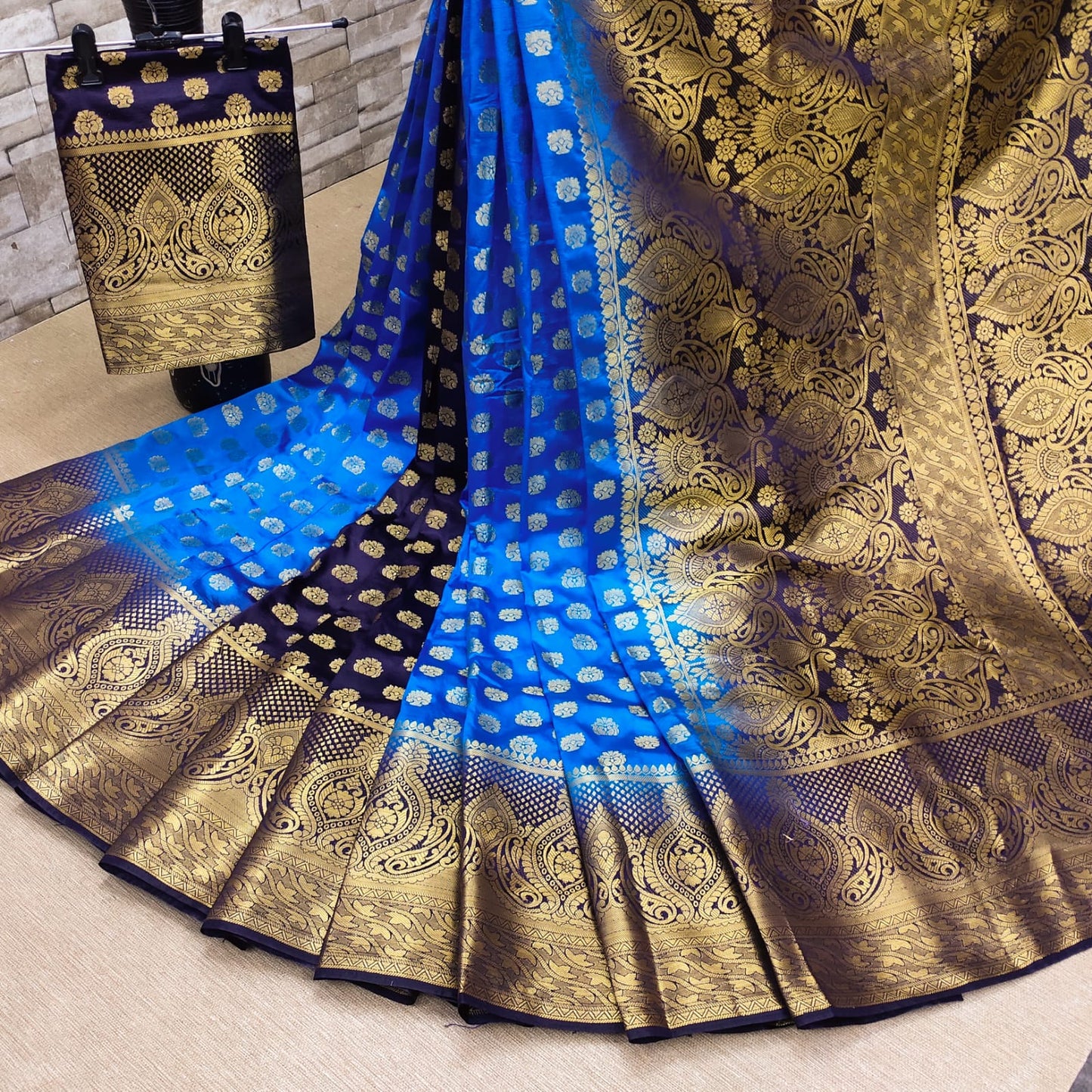 Women's Gorgeous Kanjivaram Jacquard Silk Saree With Beautiful Patli Pallu