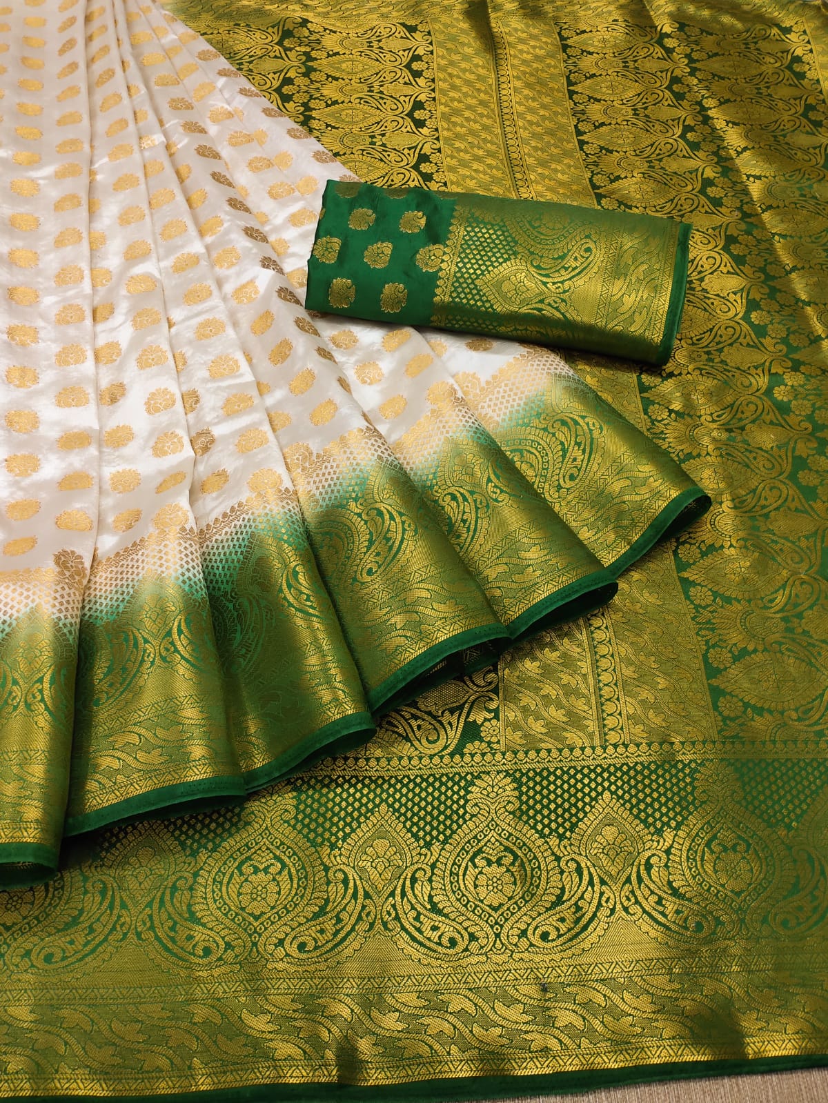 Women's Gorgeous Kanjivaram White Color Saree With Colorful Border